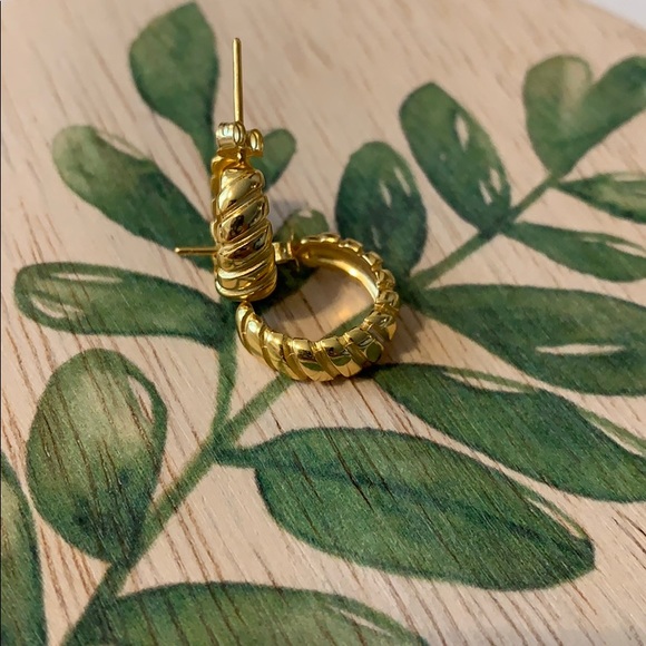 Vintage Jewelry - Final pair: Mini gold plated croissant hoops